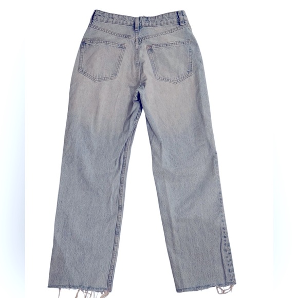 Zara Mid-Waist Button Fly Light Wash Straight Leg Jeans in Size US 2 - Picture 2 of 6